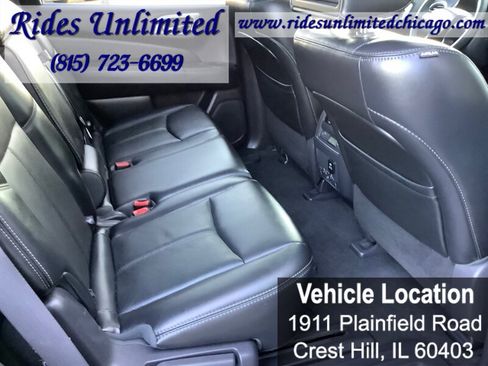 Used 2015 Nissan Pathfinder Platinum w/ Family Entertainment Package AWD/4WD image 38