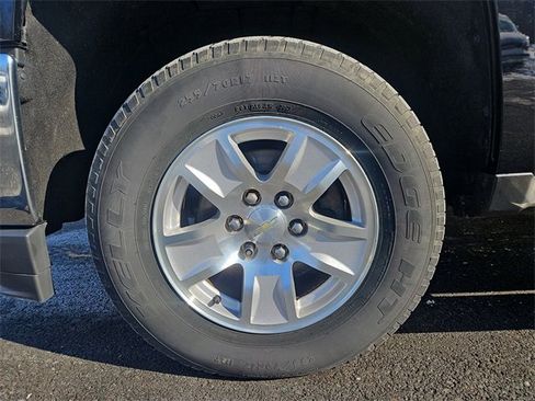 Used 2018 Chevrolet Silverado 1500 LT w/ All Star Edition image 29