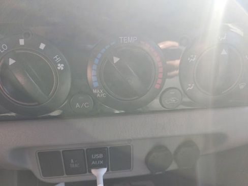 Used 2015 Toyota Tacoma 4x4 Double Cab w/ TRD Off-Road Package image 36