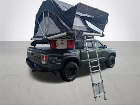 Used 2021 Toyota Tacoma TRD Off-Road AWD/4WD image 9