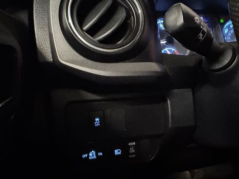 Used 2021 Toyota Tacoma TRD Sport w/ Technology Package image 16