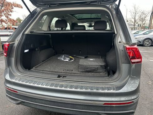 Used 2023 Volkswagen Tiguan SE w/ Panoramic Sunroof Package image 14