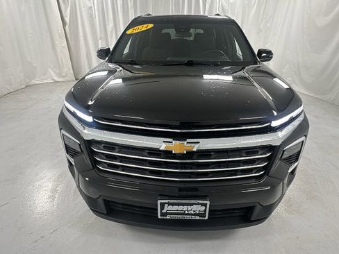 Used 2024 Chevrolet Traverse LT image 8