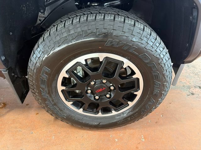 Used 2024 Toyota Tacoma TRD Off-Road w/ TRD Off Road Upgrade Package AWD/4WD image 10