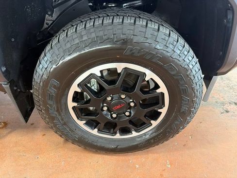 Used 2024 Toyota Tacoma TRD Off-Road w/ TRD Off Road Upgrade Package AWD/4WD image 10