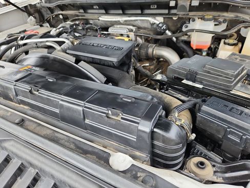 Used 2022 Chevrolet Silverado 3500 LT w/ Convenience Package image 16