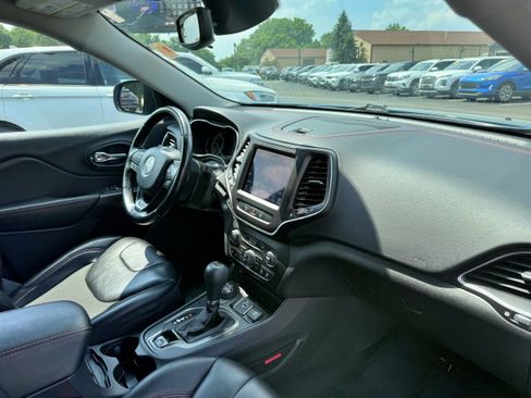 Used 2021 Jeep Cherokee Trailhawk AWD/4WD image 21