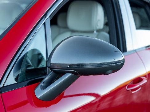 Certified 2024 Porsche Macan Turbo image 17