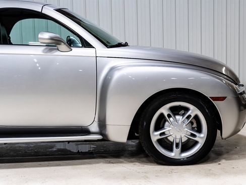 Used 2004 Chevrolet SSR w/ Preferred Equipment Group image 21