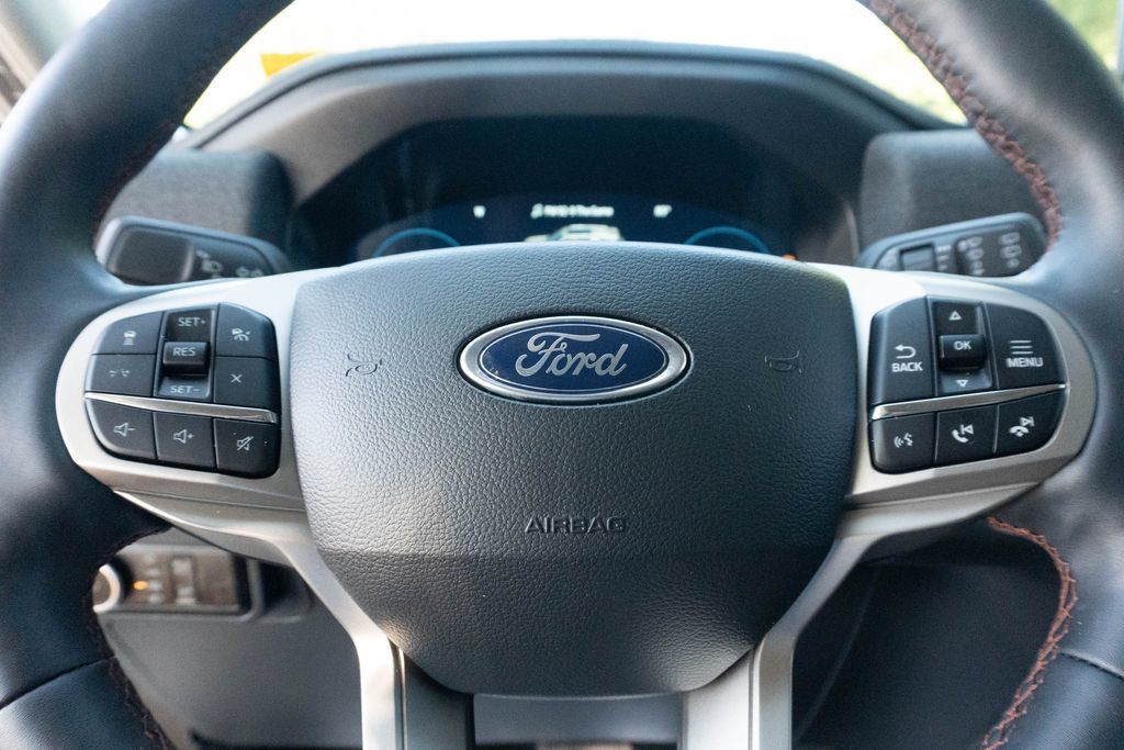 Used 2025 Ford Explorer Active w/ Active Comfort Package RWD image 24