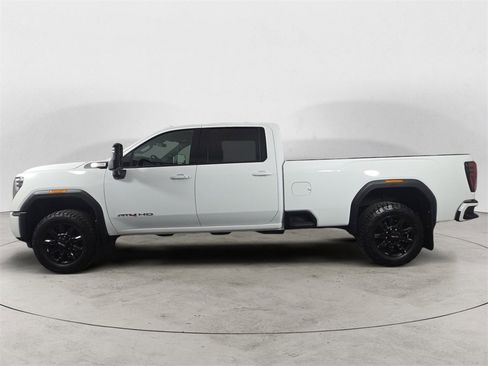 Used 2024 GMC Sierra 3500 AT4 image 2