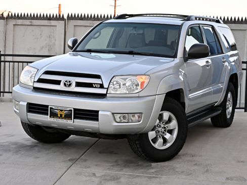 Used 2004 Toyota 4Runner SR5 RWD image 3