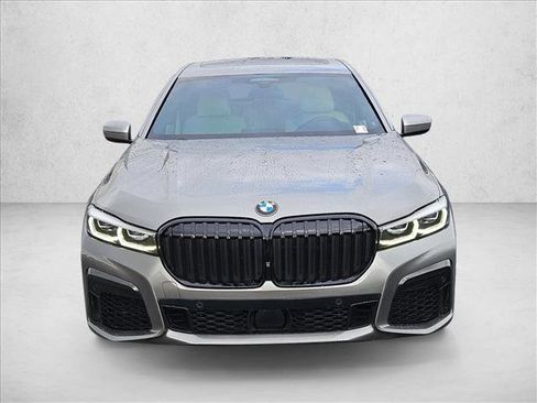 Used 2022 BMW 750i xDrive w/ M Sport Package image 2