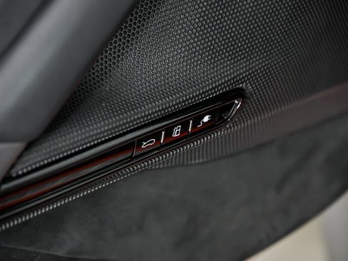 Used 2022 Ferrari SF90 Spider image 29