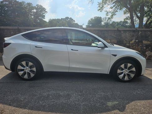 Used 2023 Tesla Model Y Long Range AWD/4WD image 9