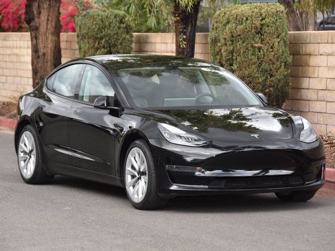 Used 2021 Tesla Model 3 Standard Range Plus image 33