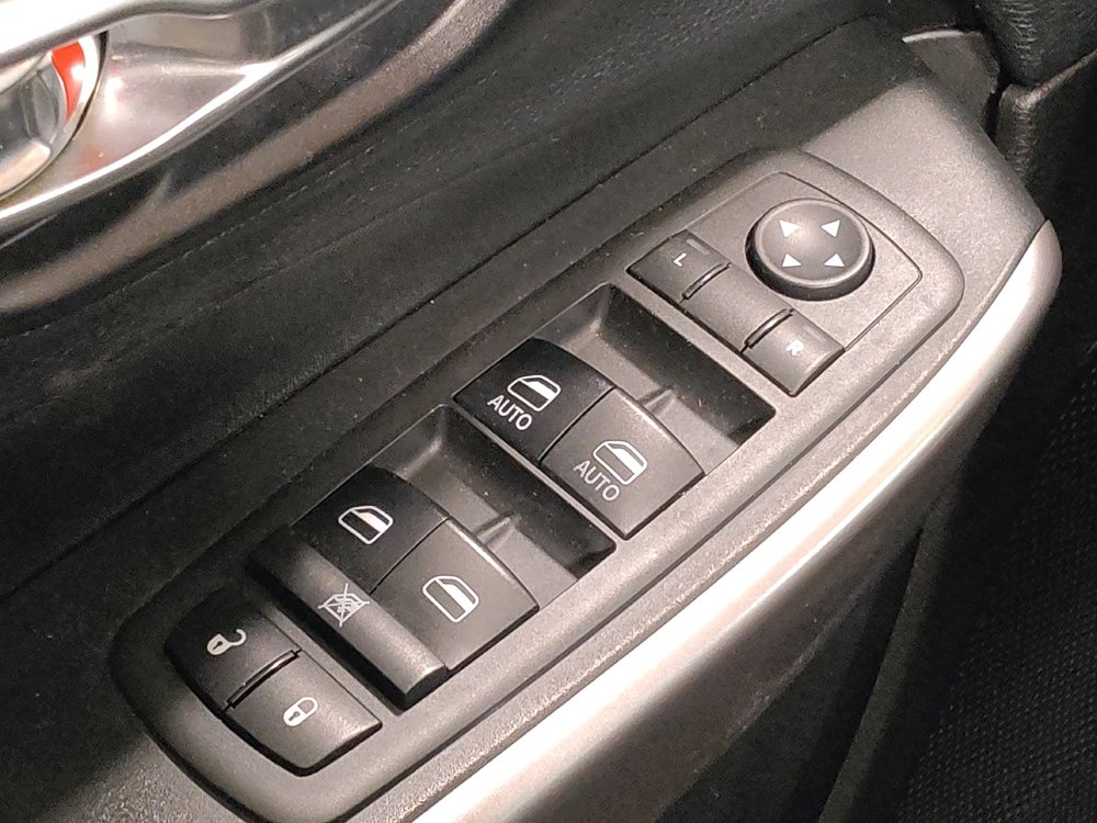 Used 2019 Jeep Cherokee Latitude Plus w/ Cold Weather Group AWD/4WD image 27