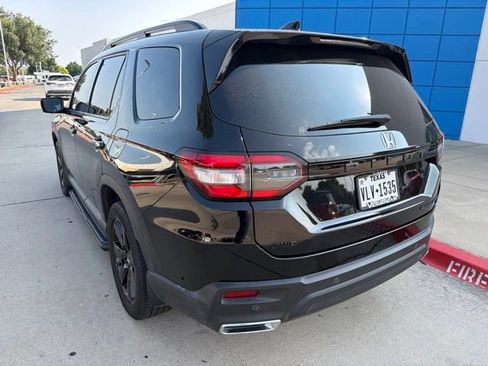 Used 2025 Honda Pilot Black Edition image 7
