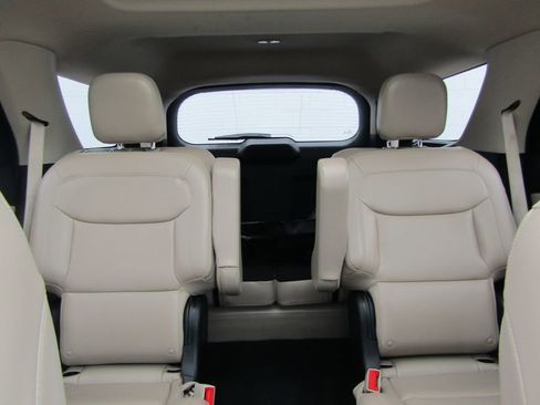 Used 2024 Ford Explorer XLT w/ Equipment Group 202A AWD/4WD image 17