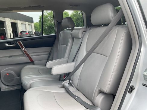 Used 2012 Toyota Highlander Limited w/ Tow Pkg AWD/4WD image 28