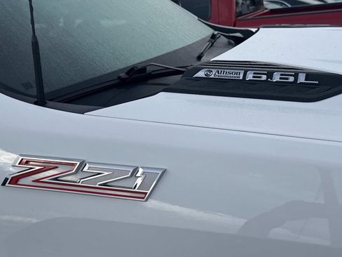 Used 2025 Chevrolet Silverado 2500 Custom w/ Custom Value Package image 4