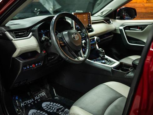 Used 2019 Toyota RAV4 Limited w/ Cold Weather Package AWD/4WD image 10