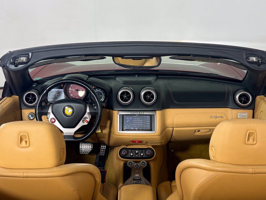 Used 2010 Ferrari California RWD image 20