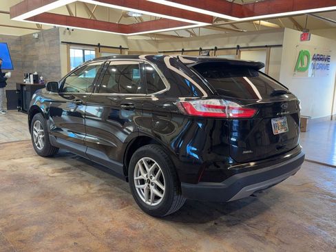 Used 2023 Ford Edge SEL w/ Cold Weather Package image 5