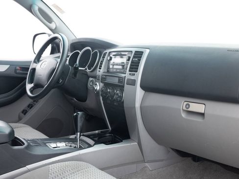 Used 2007 Toyota 4Runner SR5 AWD/4WD image 28