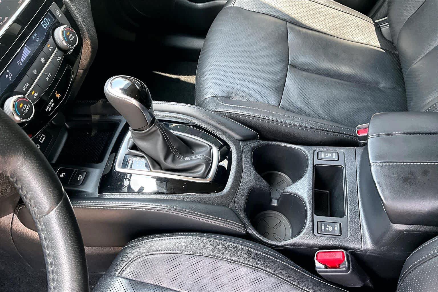 Used 2019 Nissan Rogue SL AWD/4WD image 16