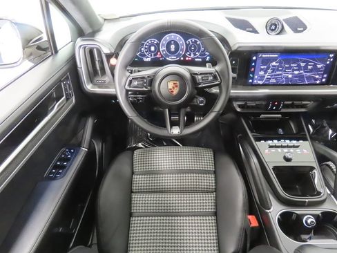 Certified 2026 Porsche Cayenne GTS AWD/4WD image 16