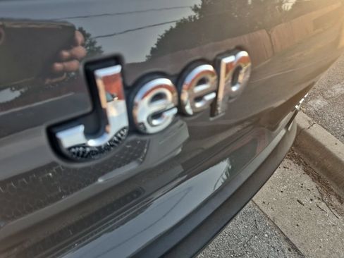 Used 2020 Jeep Cherokee Limited FWD image 9