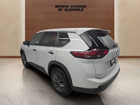 Used 2024 Nissan Rogue S FWD image 4