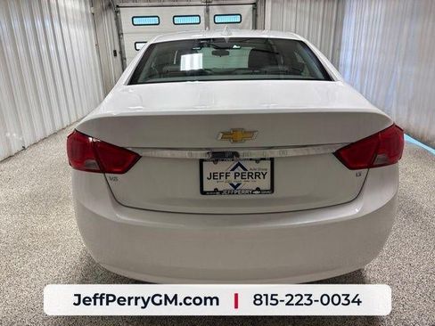 Used 2018 Chevrolet Impala LT FWD image 4