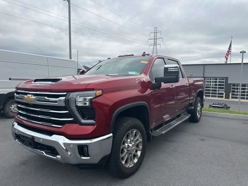 Used 2025 Chevrolet Silverado 2500 LTZ w/ LTZ Plus Package image 22