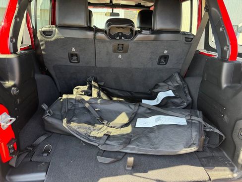 Used 2021 Jeep Wrangler Unlimited Sahara image 27