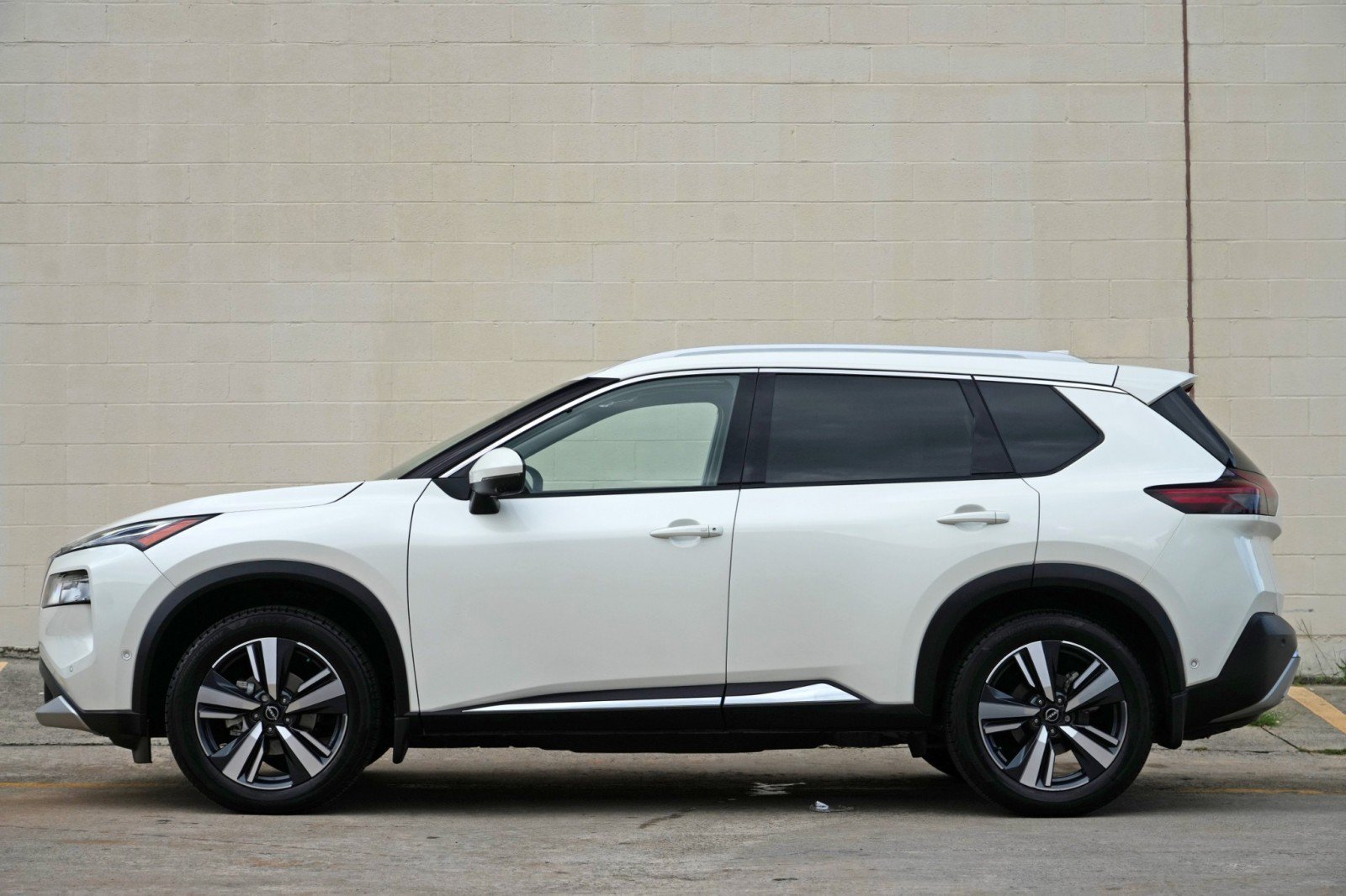 Used 2023 Nissan Rogue Platinum FWD image 8