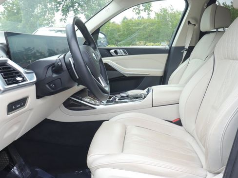 Used 2024 BMW X7 xDrive40i w/ Premium Package AWD/4WD image 10
