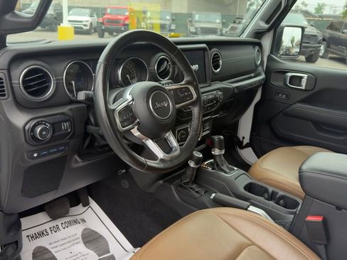 Used 2023 Jeep Wrangler Unlimited Rubicon 4xe w/ Cold Weather Group AWD/4WD image 6