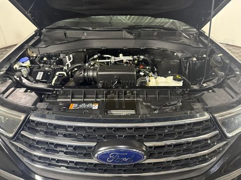 Used 2022 Ford Explorer XLT w/ Equipment Group 202A AWD/4WD image 4