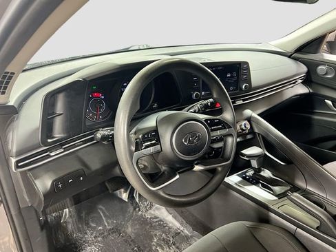 Used 2023 Hyundai Elantra SEL image 9