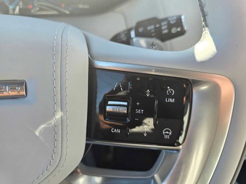 Used 2025 Land Rover Range Rover SV image 35