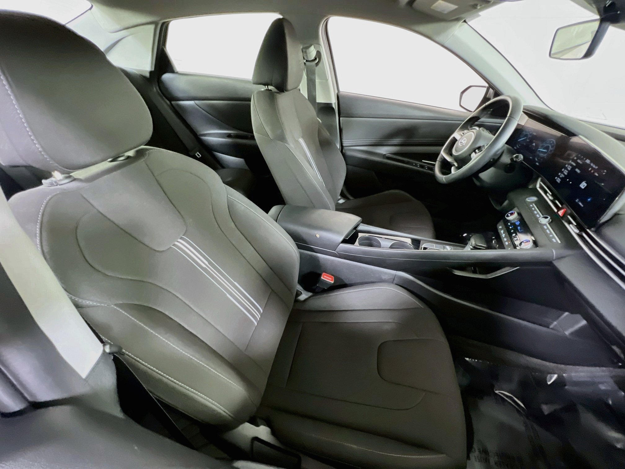 Used 2023 Hyundai Elantra SEL w/ Convenience Package FWD image 26