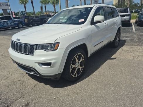 Used 2018 Jeep Grand Cherokee Limited AWD/4WD image 2