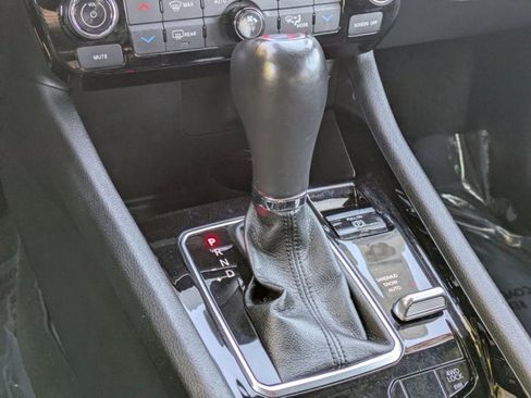 Used 2023 Jeep Compass Limited image 11