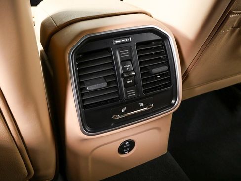 Certified 2025 Porsche Macan image 22