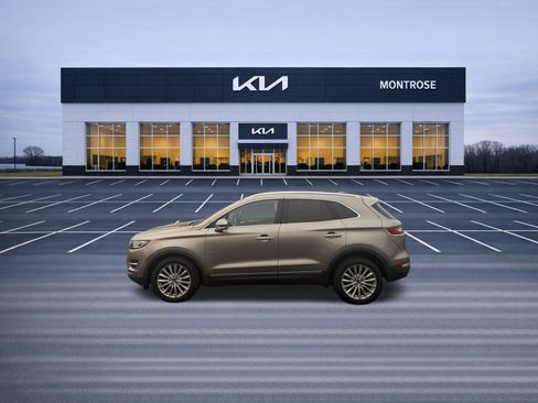 Used 2019 Lincoln MKC Premiere FWD image 9