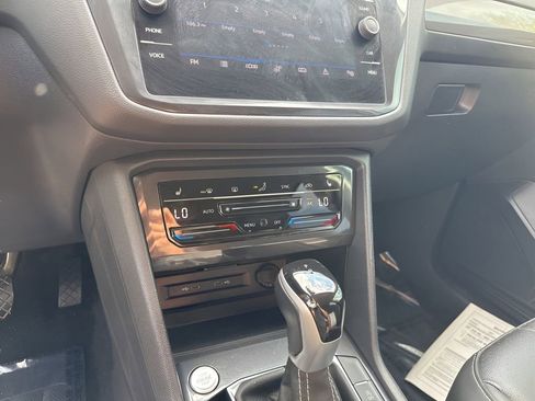 Used 2024 Volkswagen Tiguan SE image 36