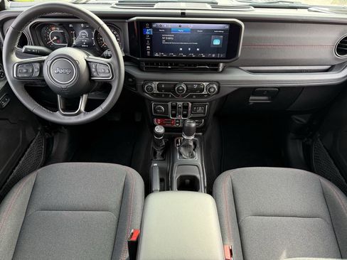 Used 2025 Jeep Wrangler Rubicon image 10