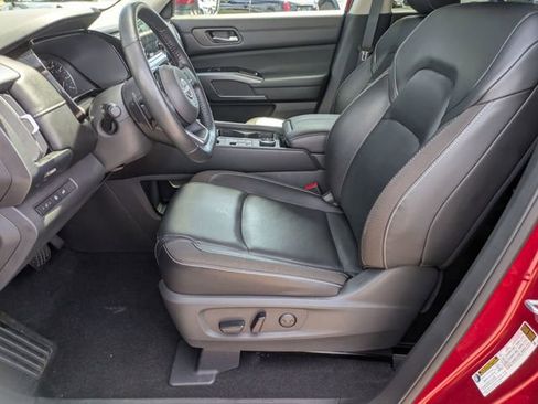 Used 2023 Nissan Pathfinder SL AWD/4WD image 14